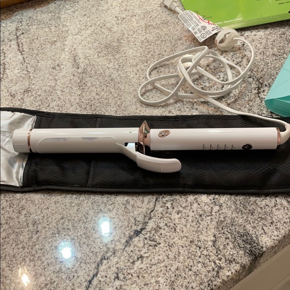 T3 1.25” inch curling iron.